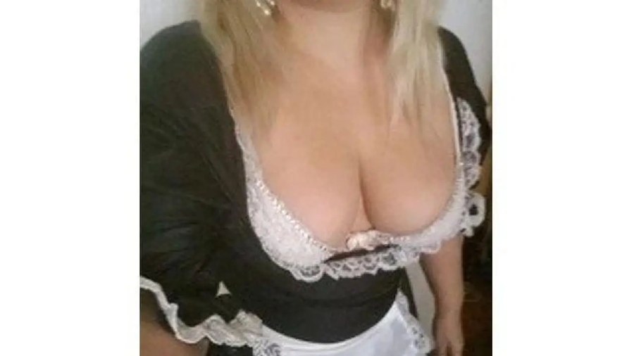 Καμαριέρα κάνω live strip show σε live camera μόν Viber